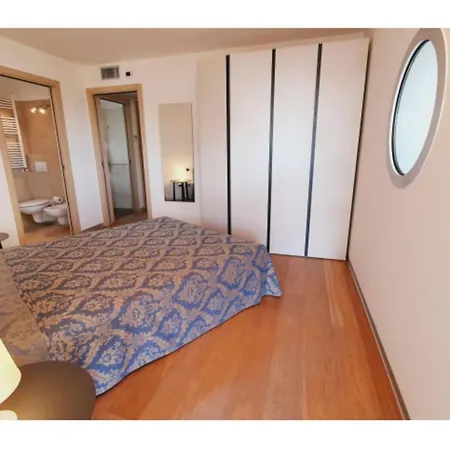 Modern Flat With Panoramic View *